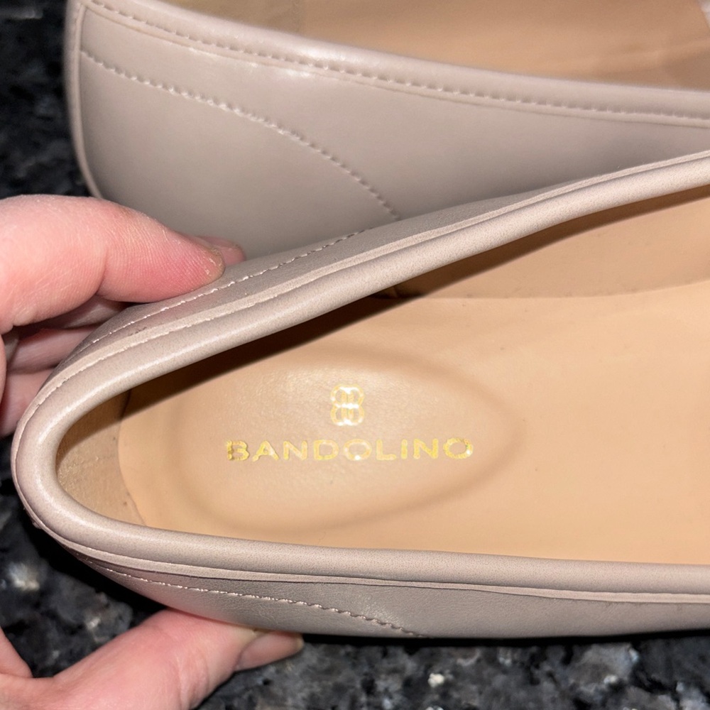 Bandolino Beige Loafers with Black Chain Detail - Picture 2 of 6